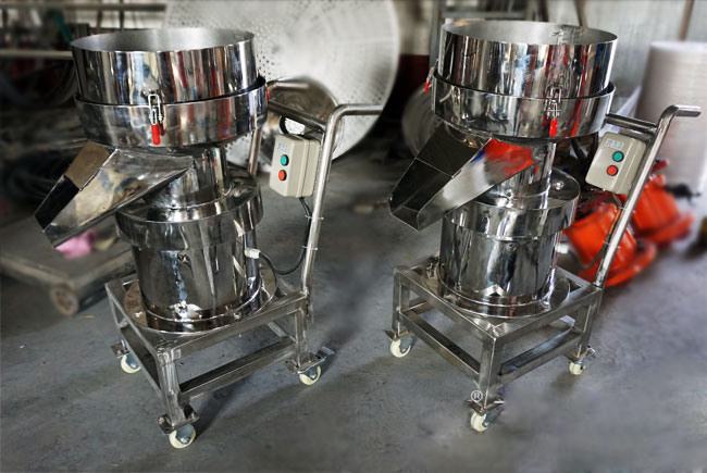 450型過濾篩機實拍：全不銹鋼小推車式過濾篩，便于篩機的移動，適合場地不確定的用戶。